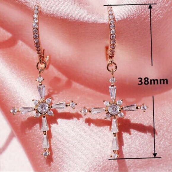 New 18k gold plated earrings - Picture 3 of 3